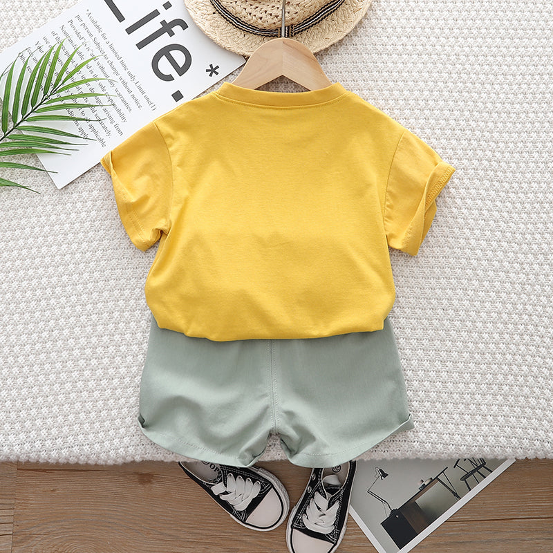 Boys Yellow Typography Printed Pure Cotton T-shirt With Shorts