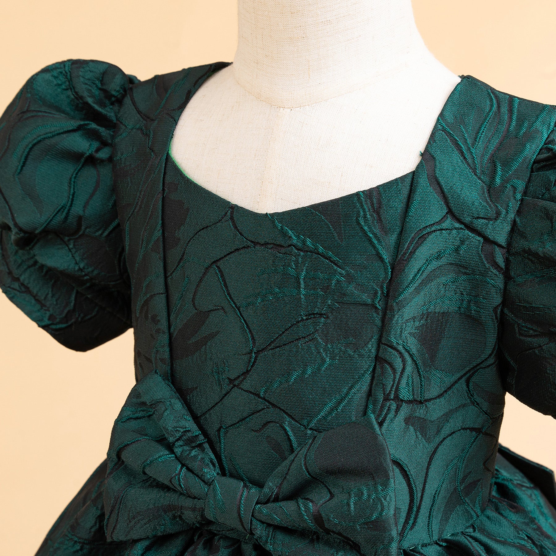 Girls Green Self Design Sweetheart Neck Puff Sleeve Bow Balloon Dress
