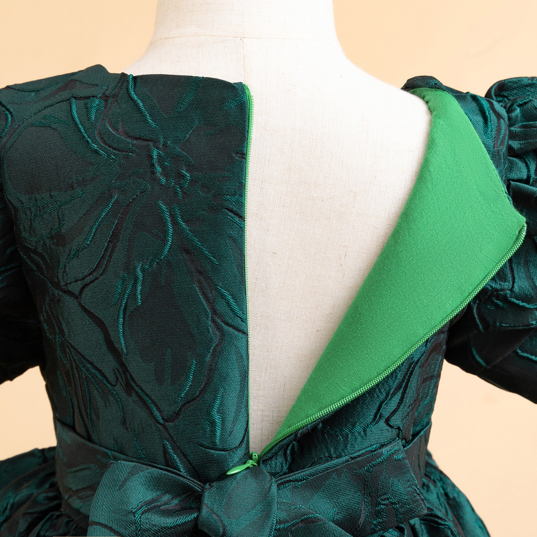 Girls Green Self Design Sweetheart Neck Puff Sleeve Bow Balloon Dress