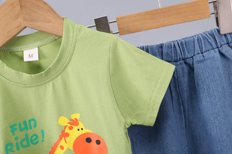 Boys Printed Round Neck T-shirt With Trousers