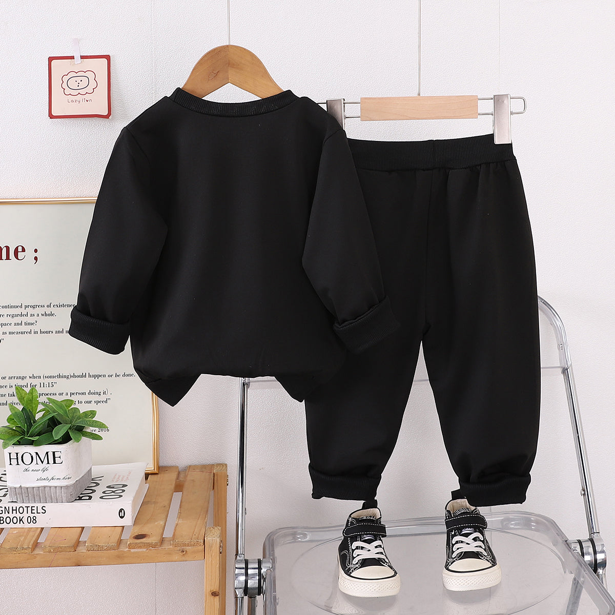 Boys Printed Round Neck Sweatshirt With Jogger