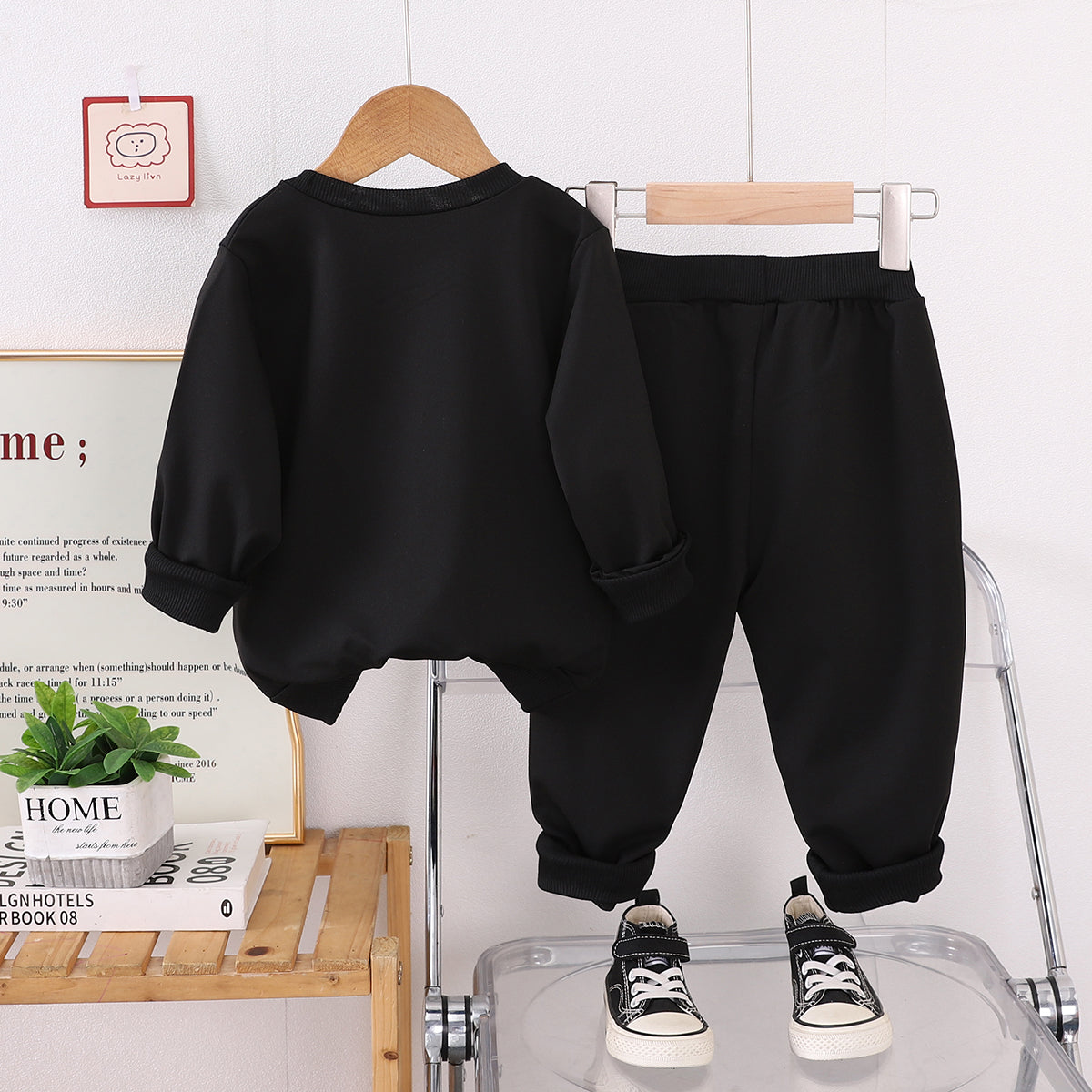 Boys Printed Round Neck Sweatshirt With Jogger