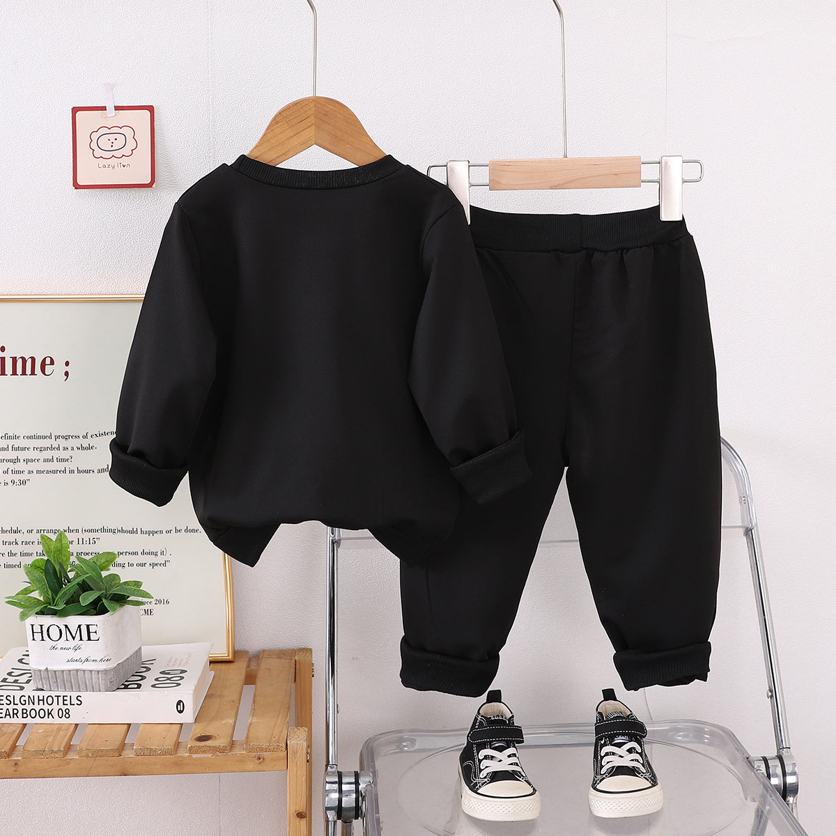 Boys Printed Round Neck Sweatshirt With Jogger
