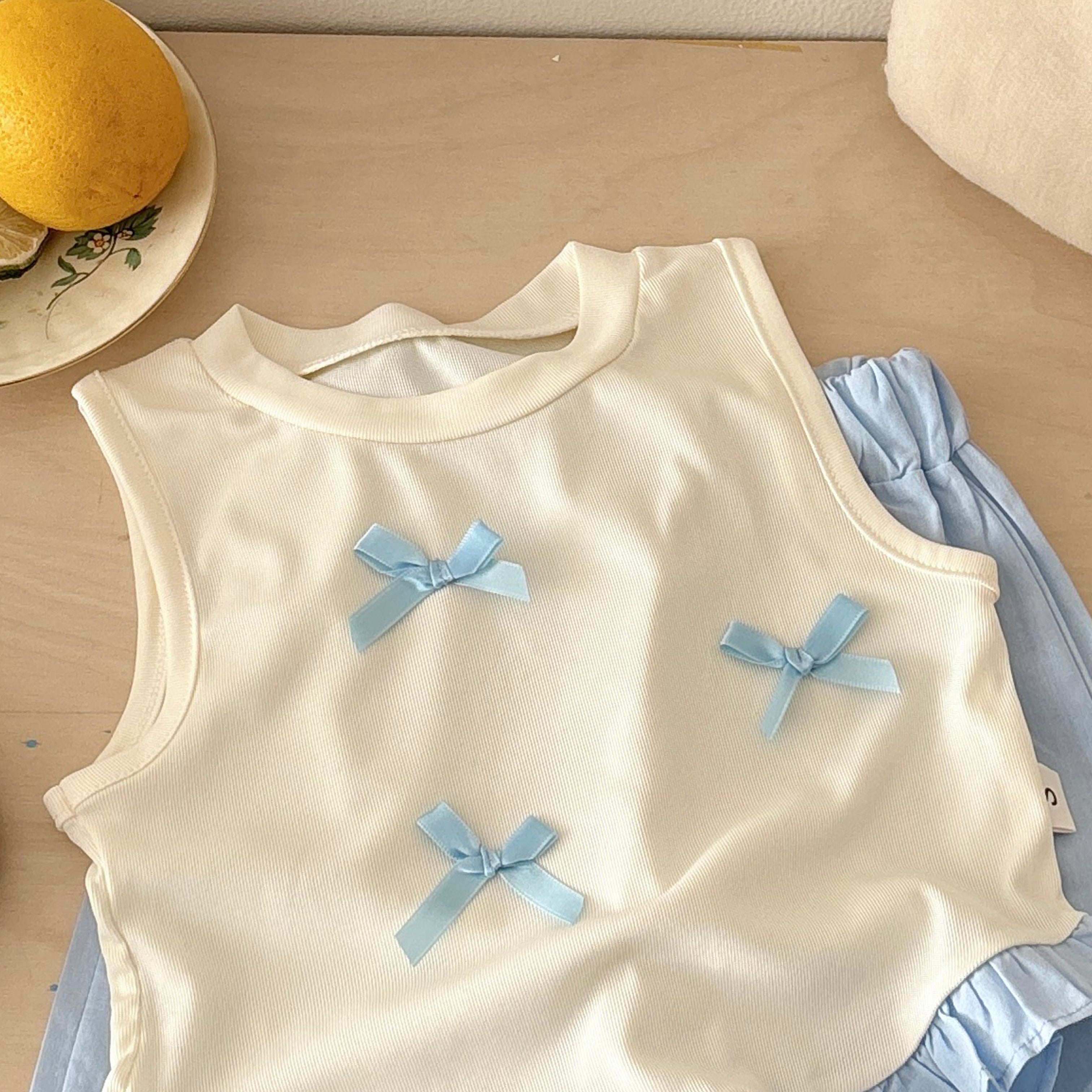 Girls Self Design Round Neck Pure Cotton T-shirt With Trousers