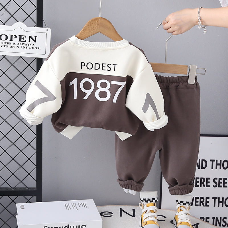 Boys Printed T-shirt With Trousers