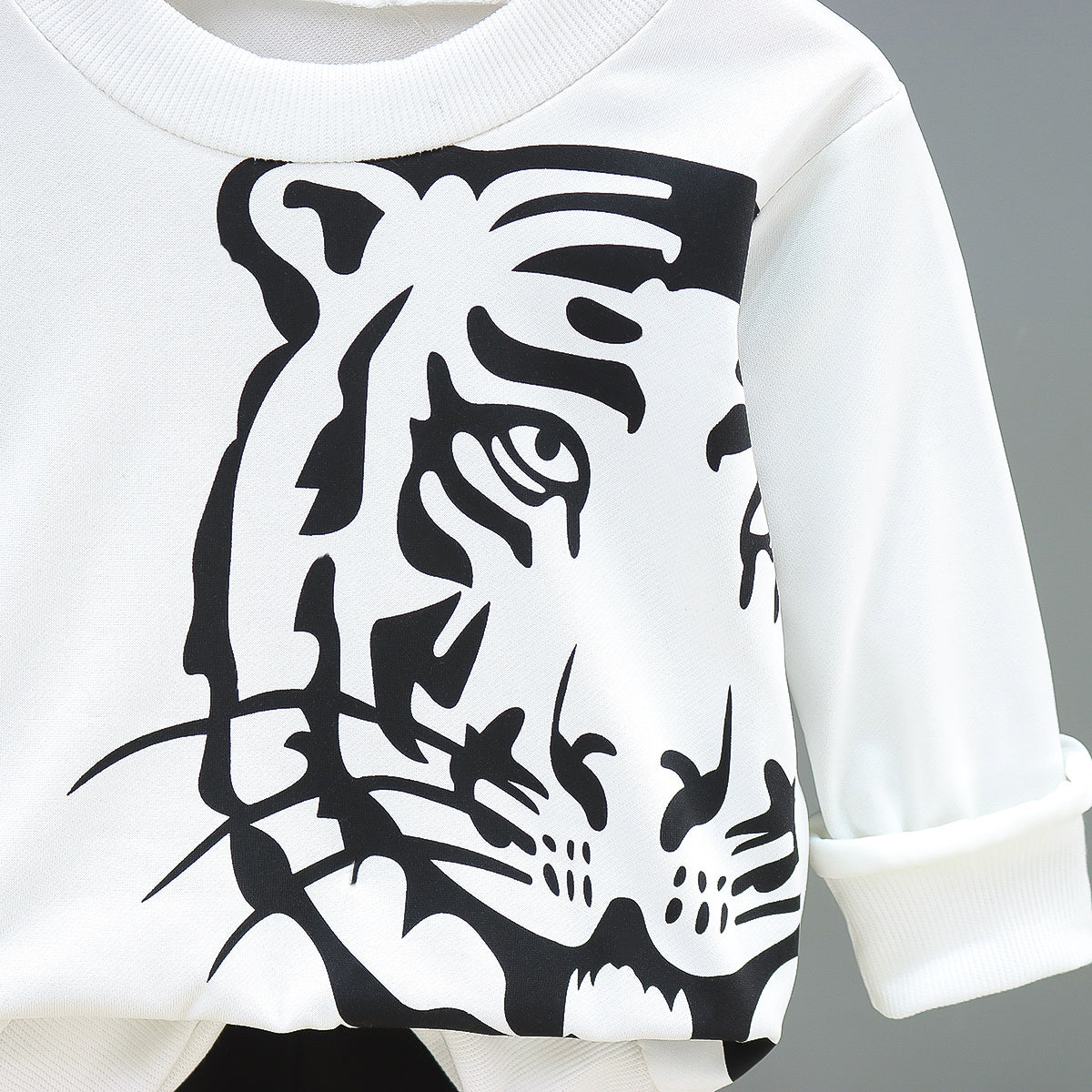 Boys White & Black Graphic Printed T-shirt & Trousers