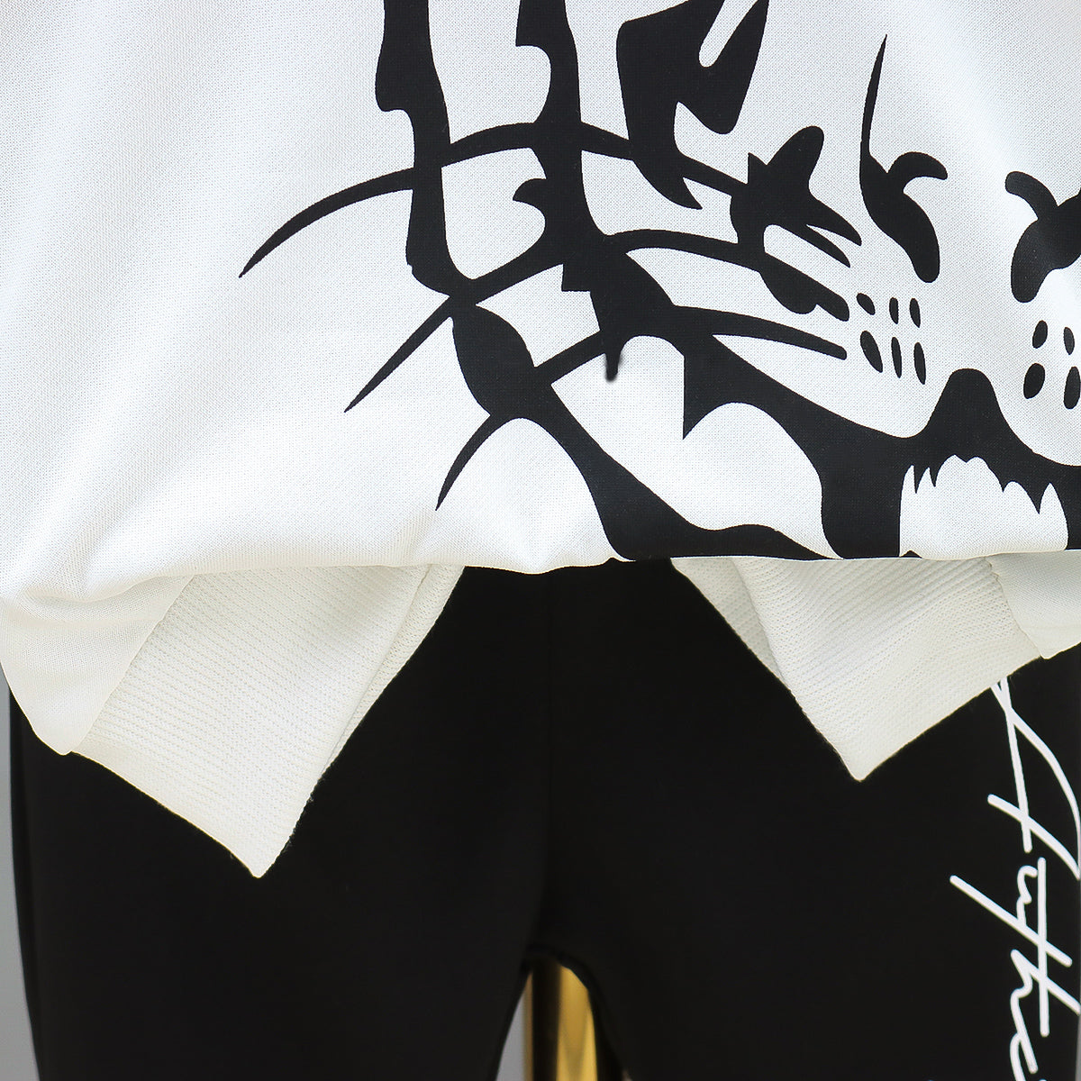 Boys White & Black Graphic Printed T-shirt & Trousers
