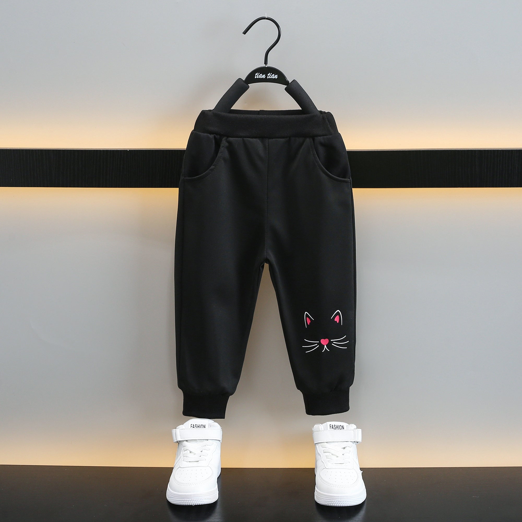 Girls Printed Long Sleeves Sweatshirt With Pyjamas