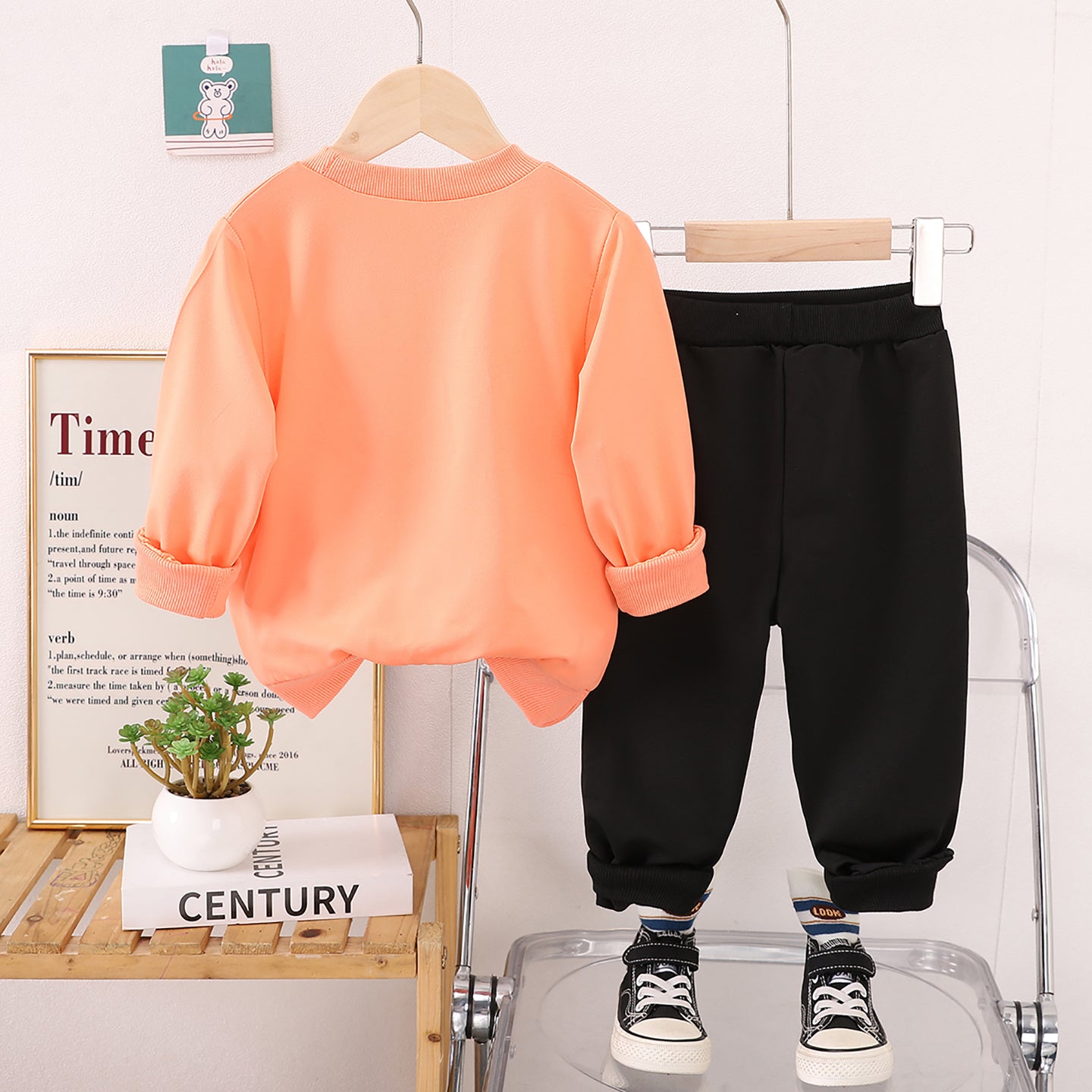 Girls Printed Round Neck Long Sleeves Sweatshirt With Jogger