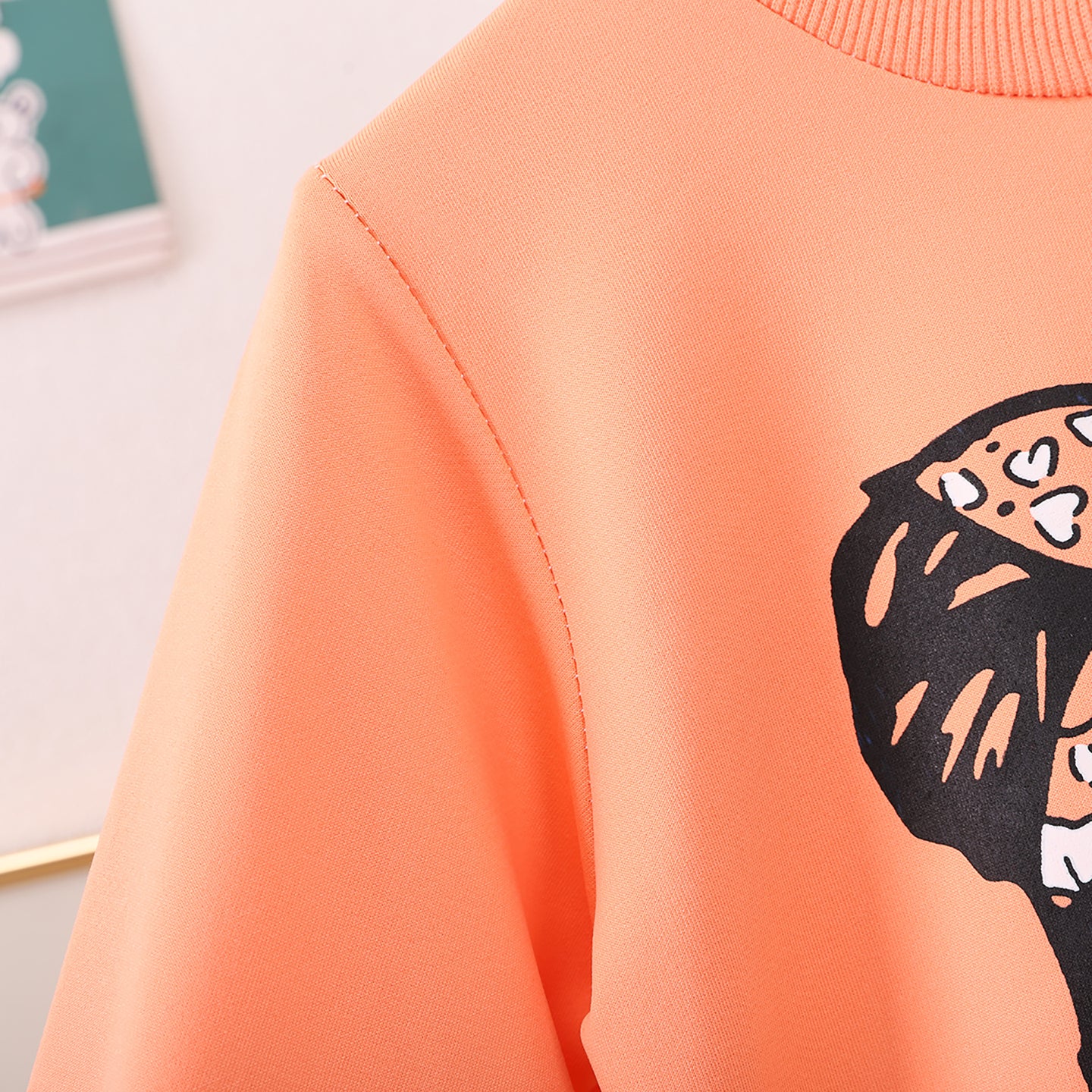 Girls Printed Round Neck Long Sleeves Sweatshirt With Jogger