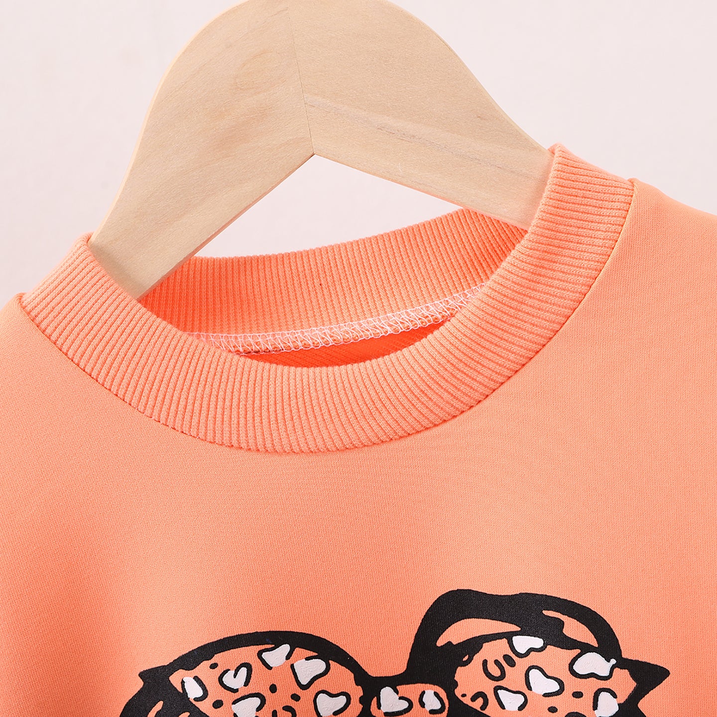 Girls Printed Round Neck Long Sleeves Sweatshirt With Jogger