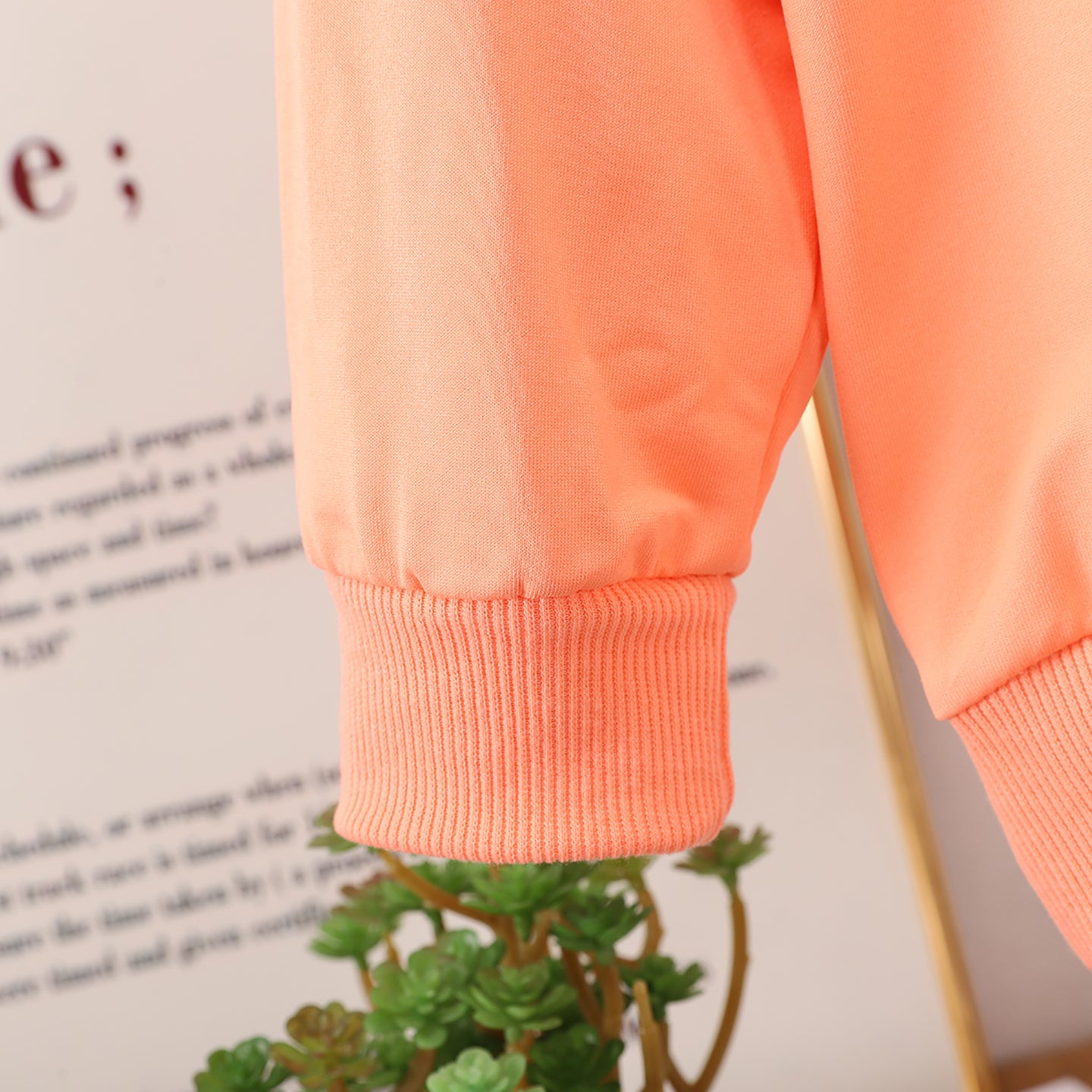 Girls Printed Round Neck Long Sleeves Sweatshirt With Jogger