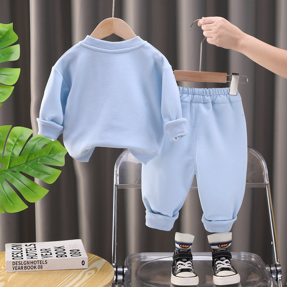 Boys Printed Round Neck T-shirt With Trousers
