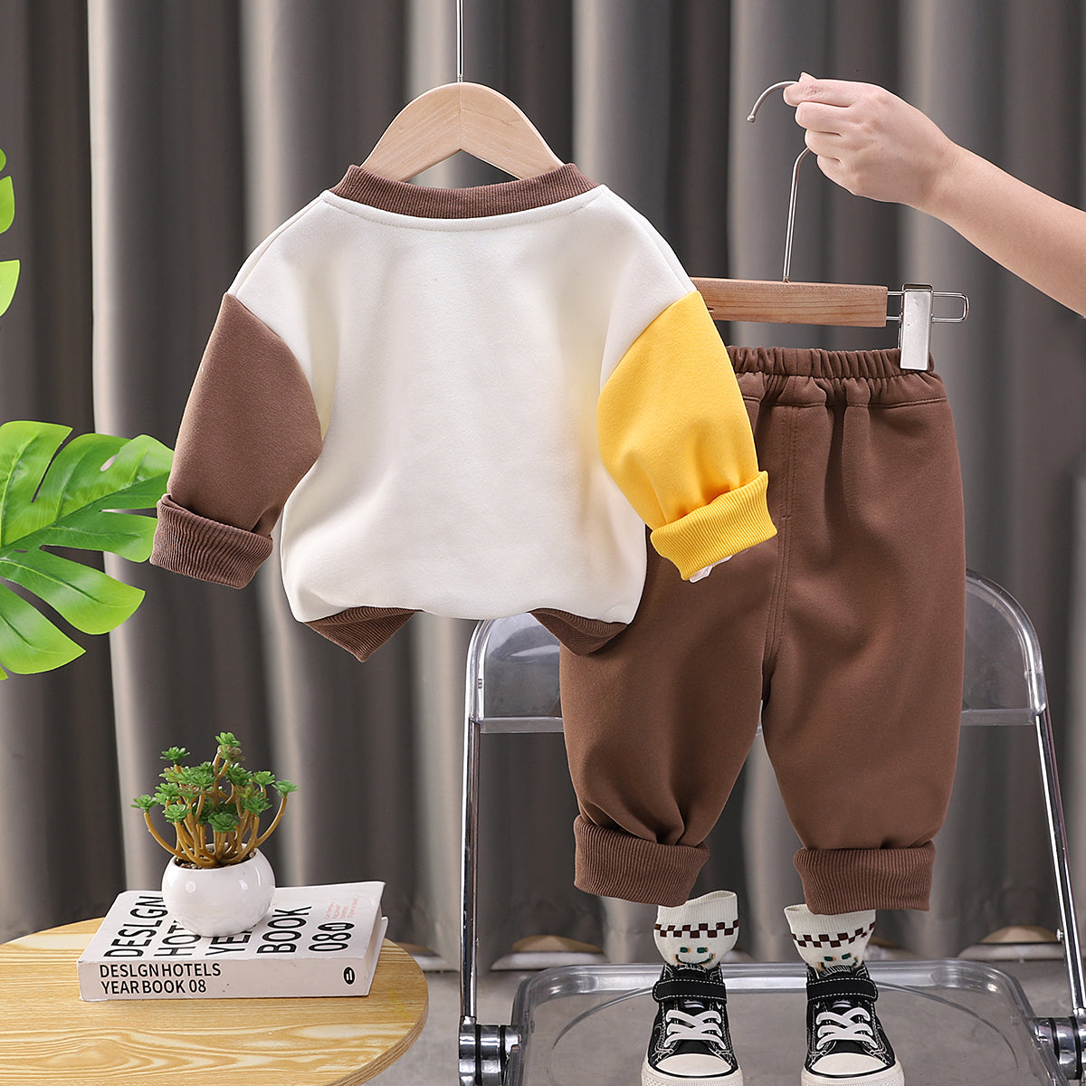Boys Printed Sweatshirt With Joggers