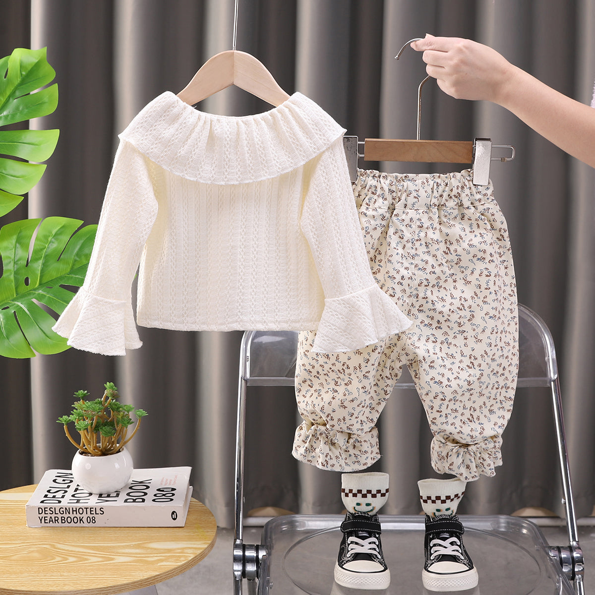 Girls T-shirt With Trousers