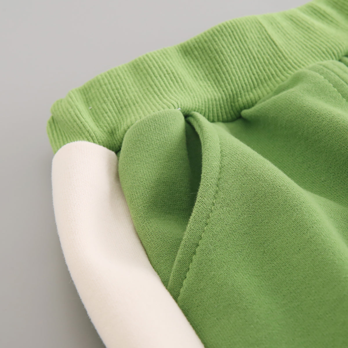 Boys Colourblocked Round Neck Sweatshirt With Jogger