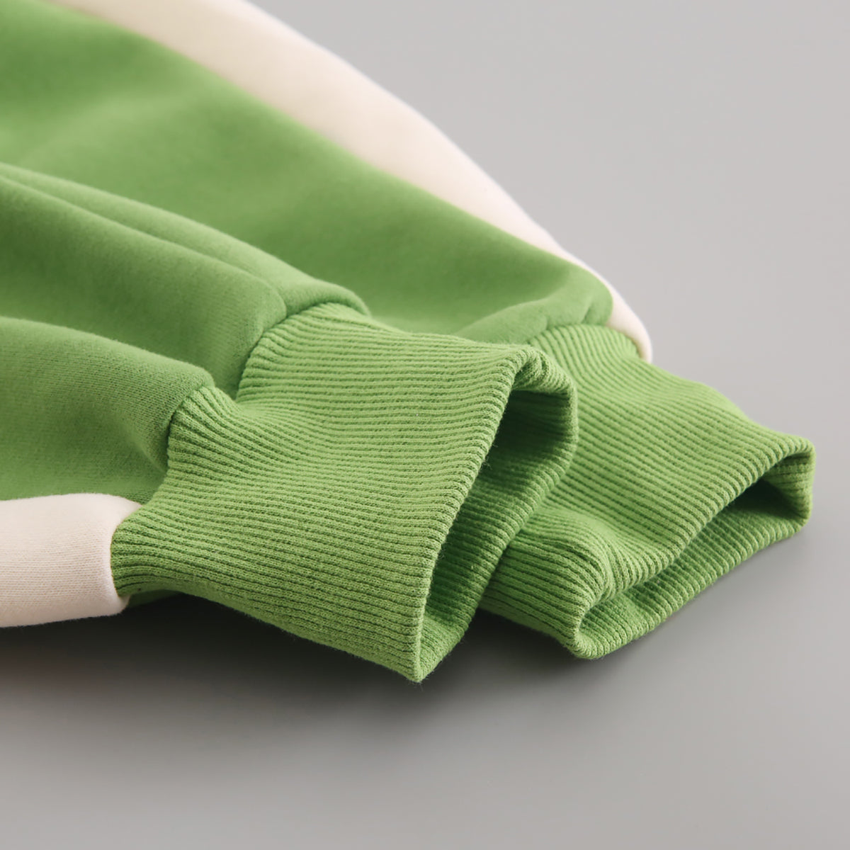 Boys Colourblocked Round Neck Sweatshirt With Jogger