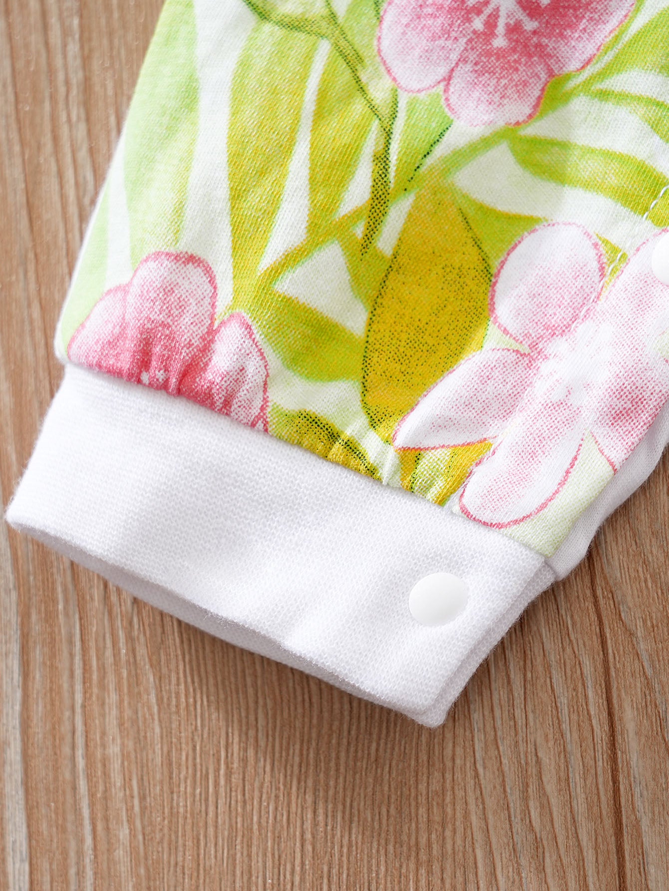Infants White Graphic Printed Pure Cotton Rompers
