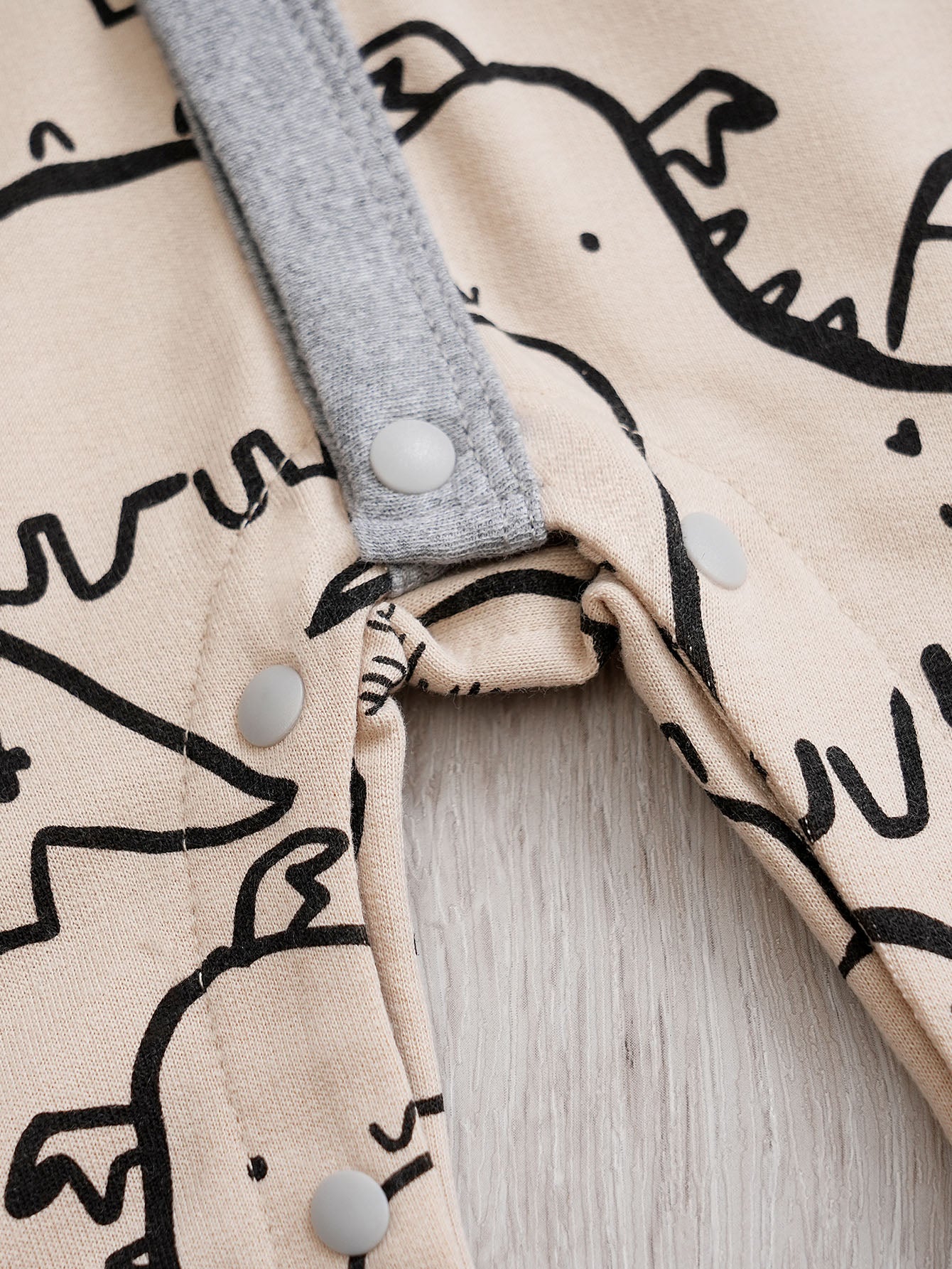 Infant Boys Beige Graphic Printed Pure Cotton Rompers
