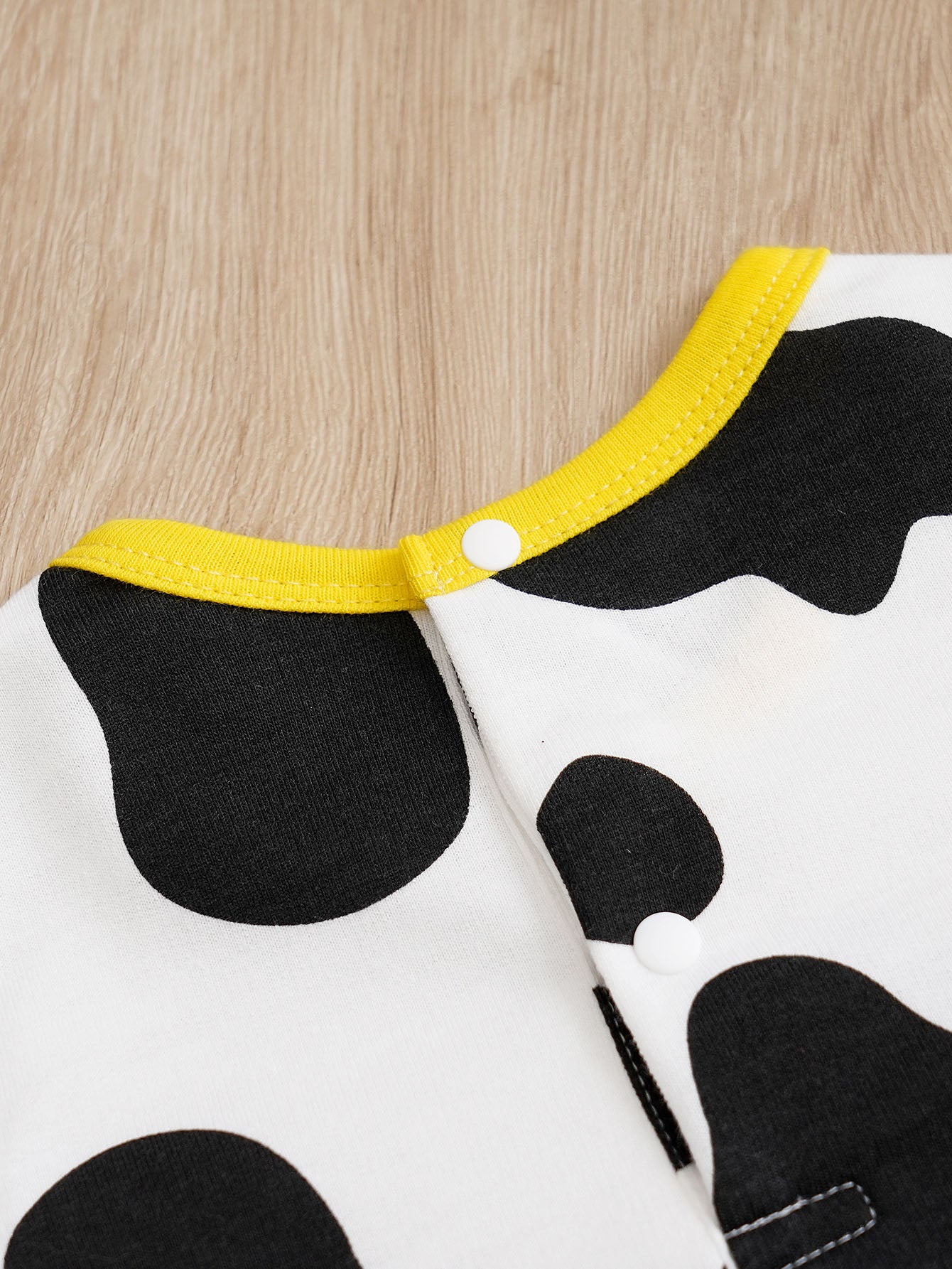 Infants Kids White & Black Printed Cotton Rompers