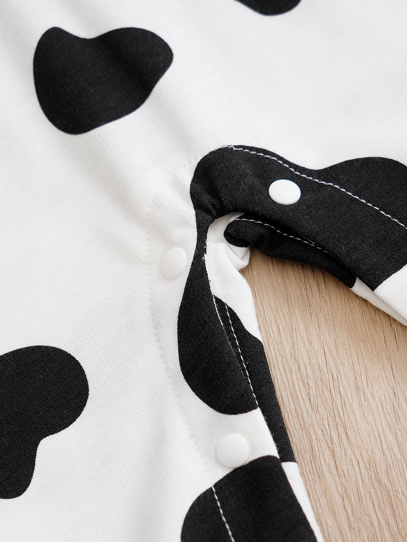 Infants Kids White & Black Printed Cotton Rompers