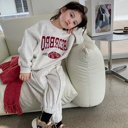 Girls Printed Round Neck Long Sleeves Sweatshirt With Jogger