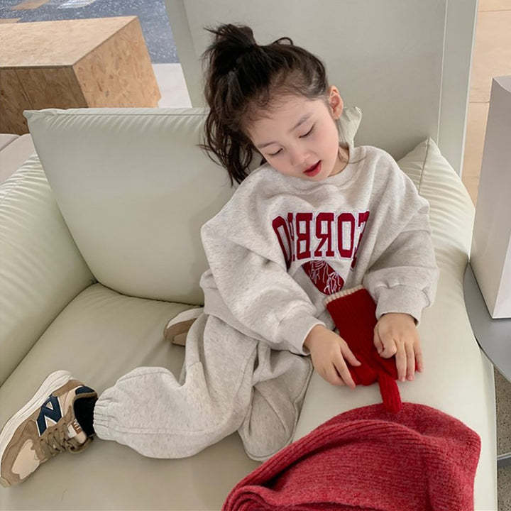 Girls Printed Round Neck Long Sleeves Sweatshirt With Jogger