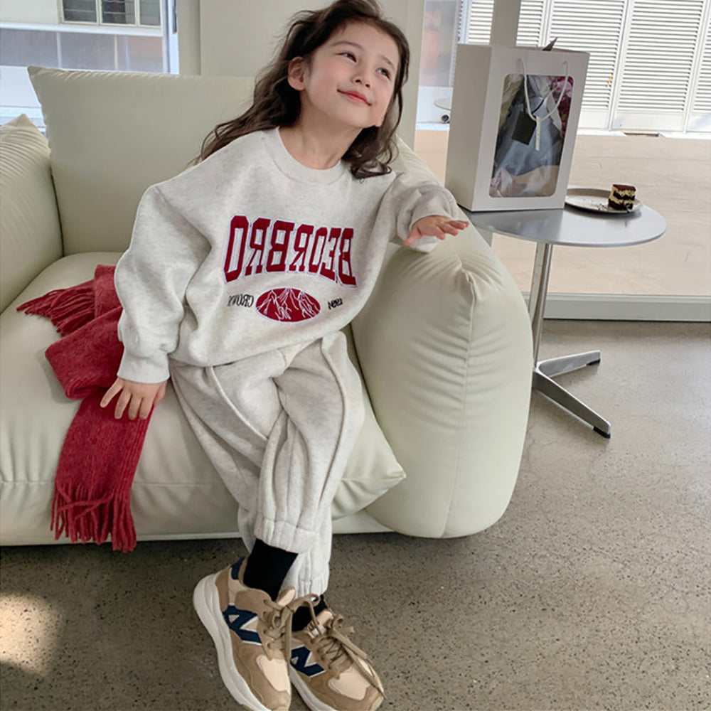 Girls Printed Round Neck Long Sleeves Sweatshirt With Jogger