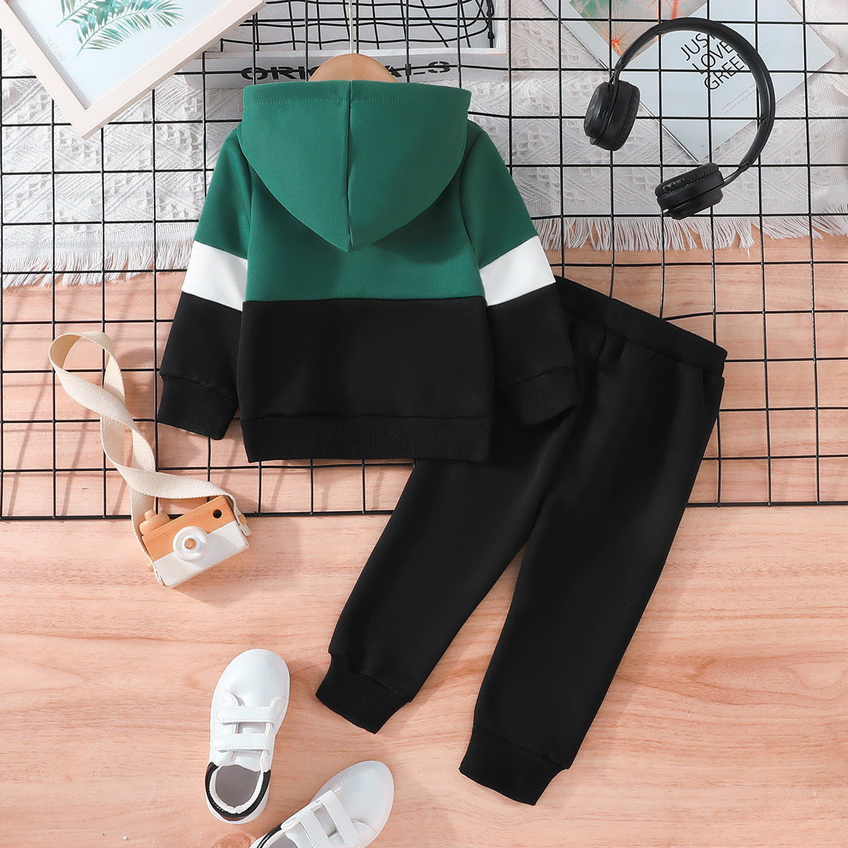Boys Green & Black Colourblocked Sweatshirt With Pyjamas
