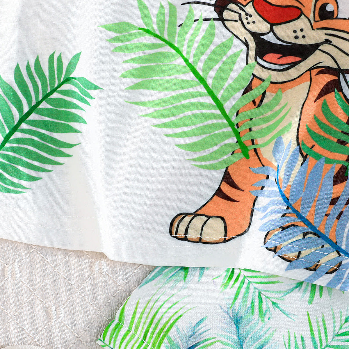 Boys Printed Round Neck T-shirt With Shorts