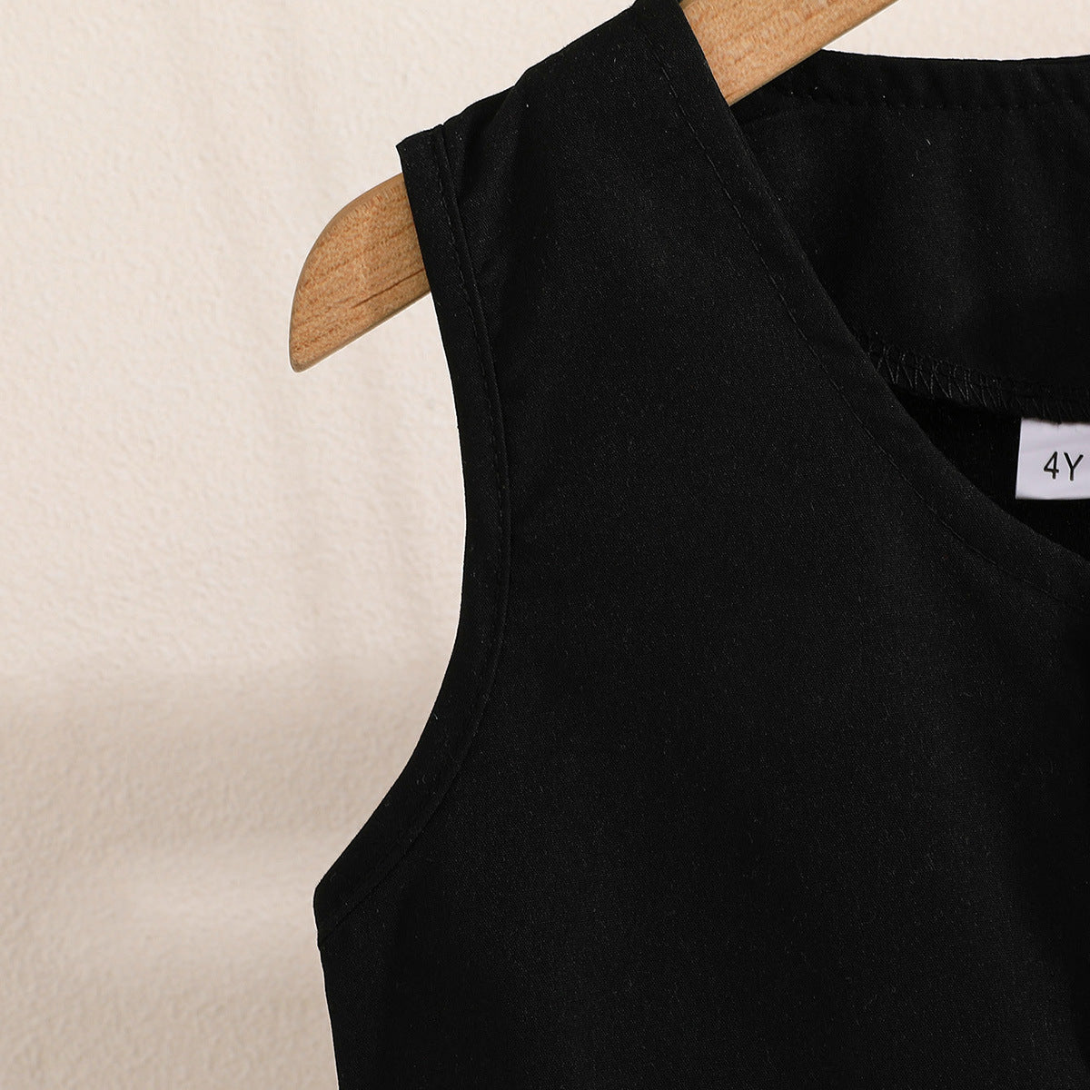 Girls Sleeveless Round Neck Top With Shorts