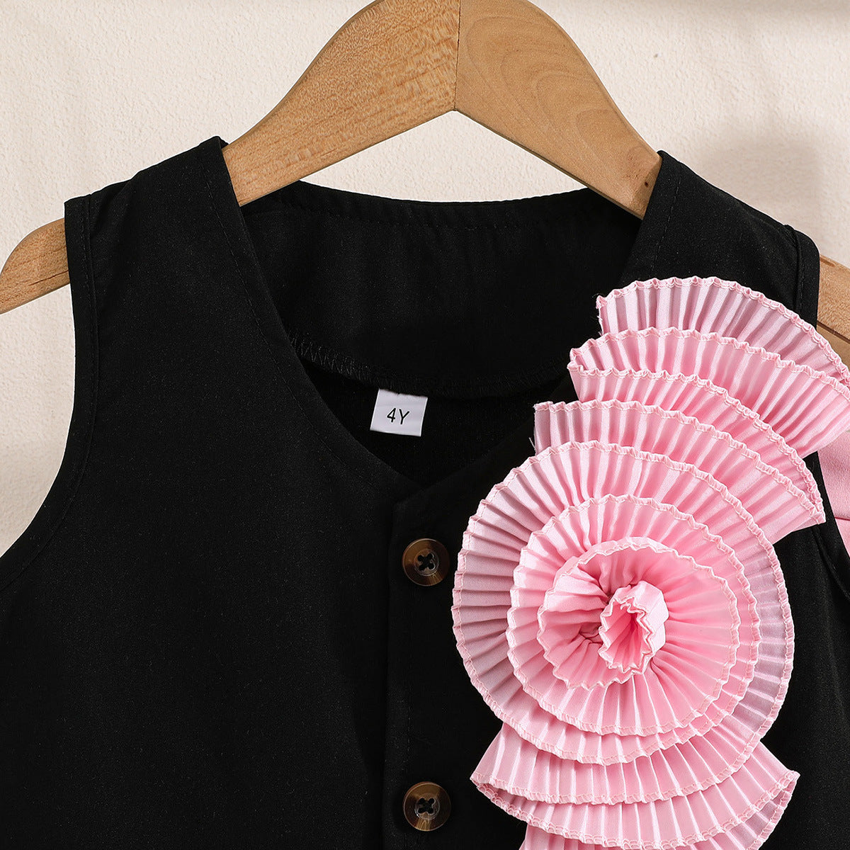 Girls Sleeveless Round Neck Top With Shorts