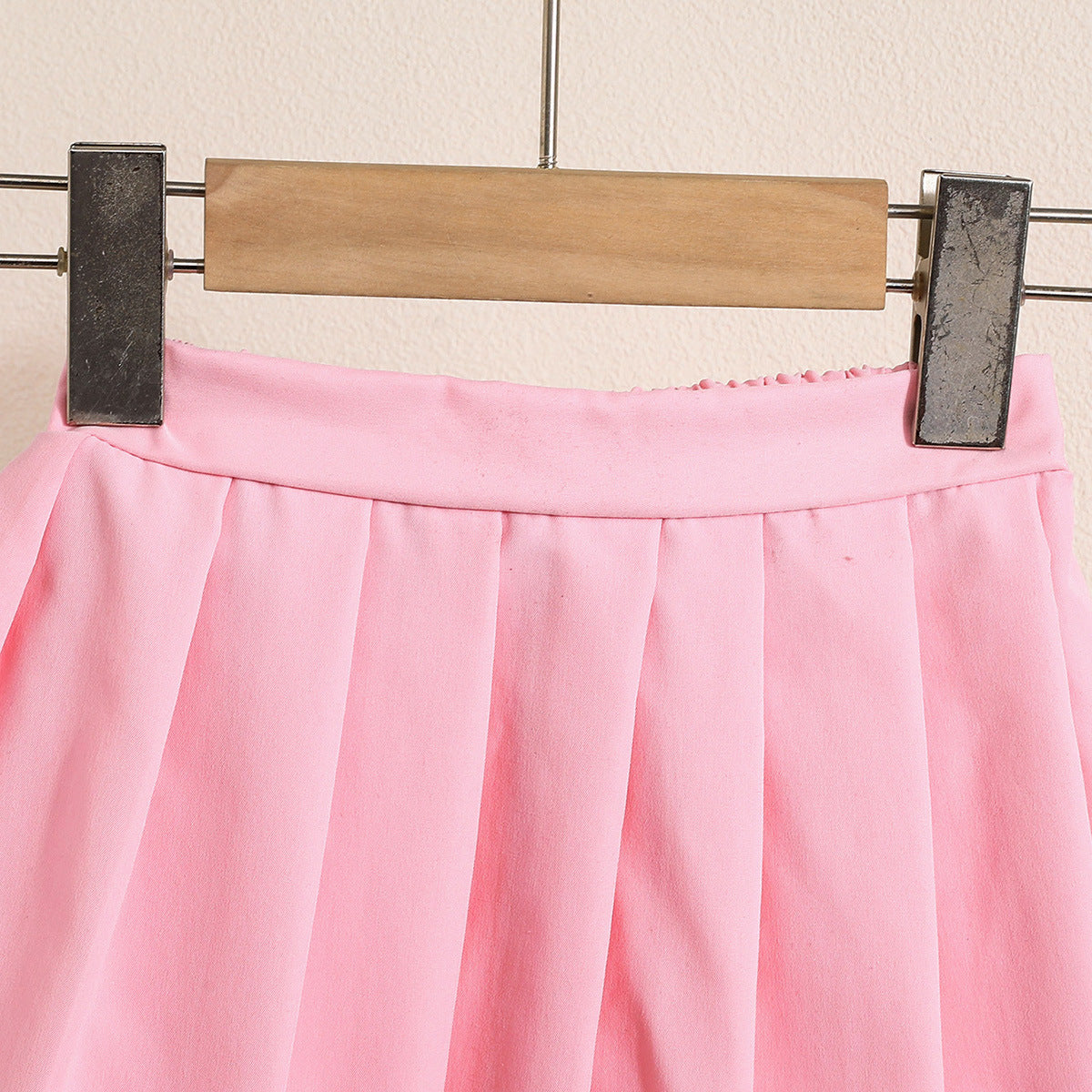 Girls Sleeveless Round Neck Top With Shorts