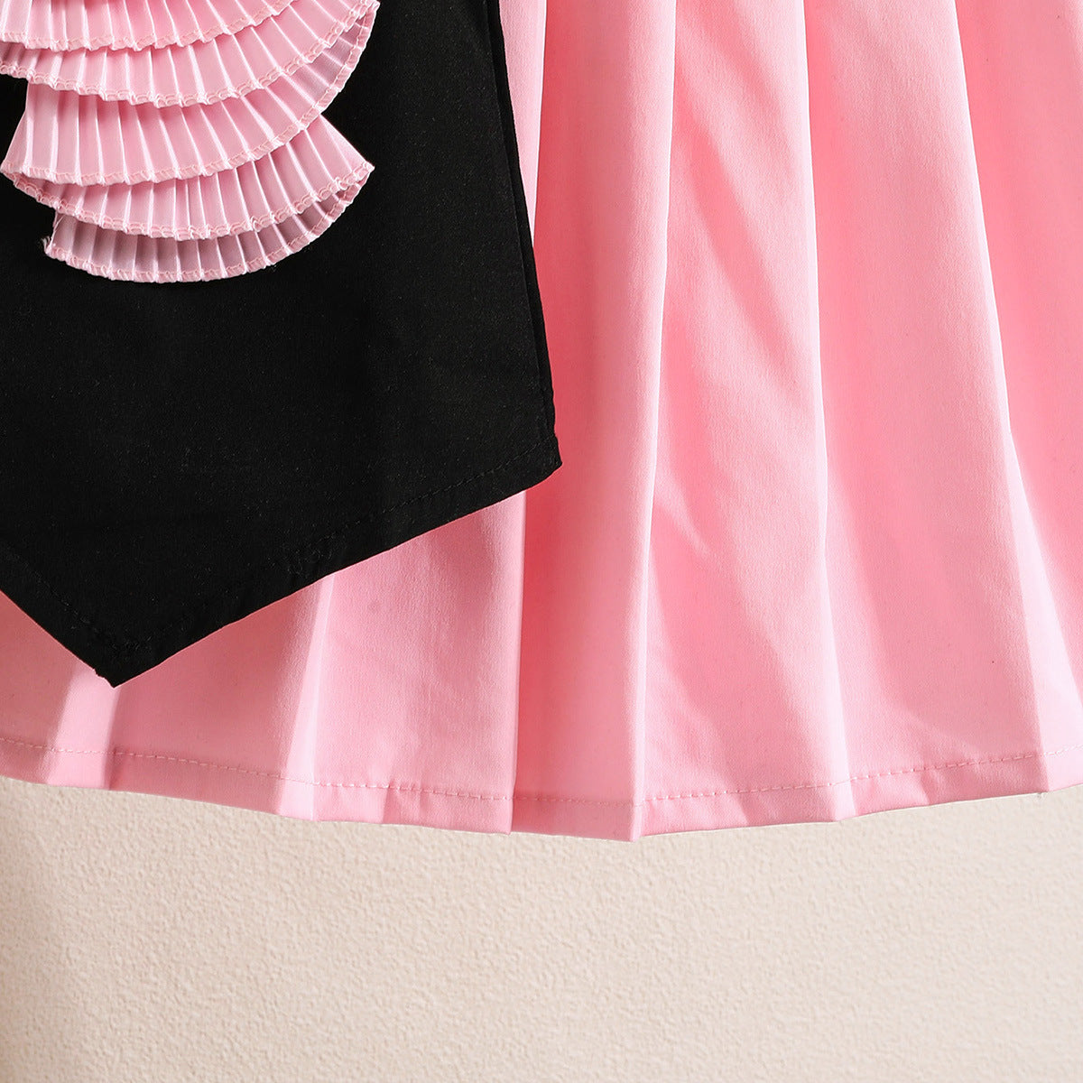 Girls Sleeveless Round Neck Top With Shorts