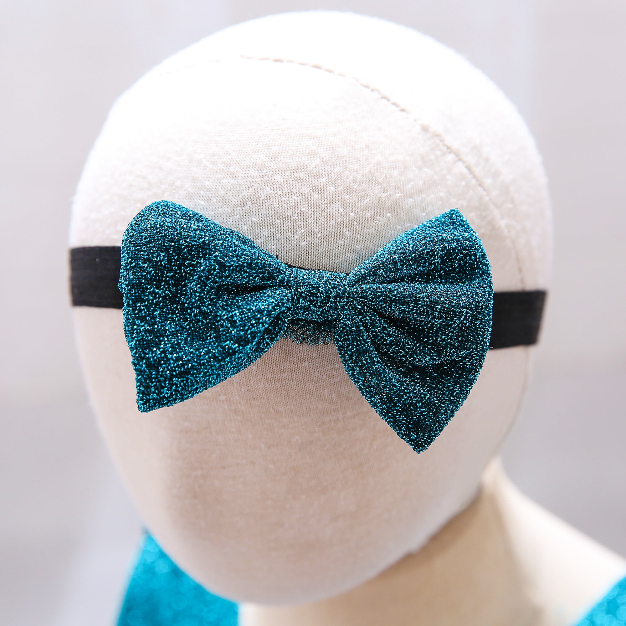 Girls Green Self Design Round Neck Bow Fit & Flare Dress