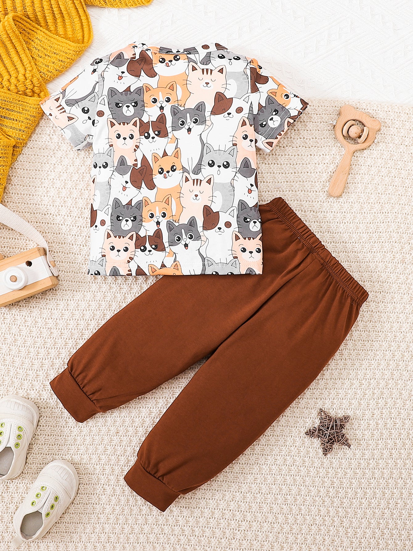 Boys Printed T-shirt with Trousers