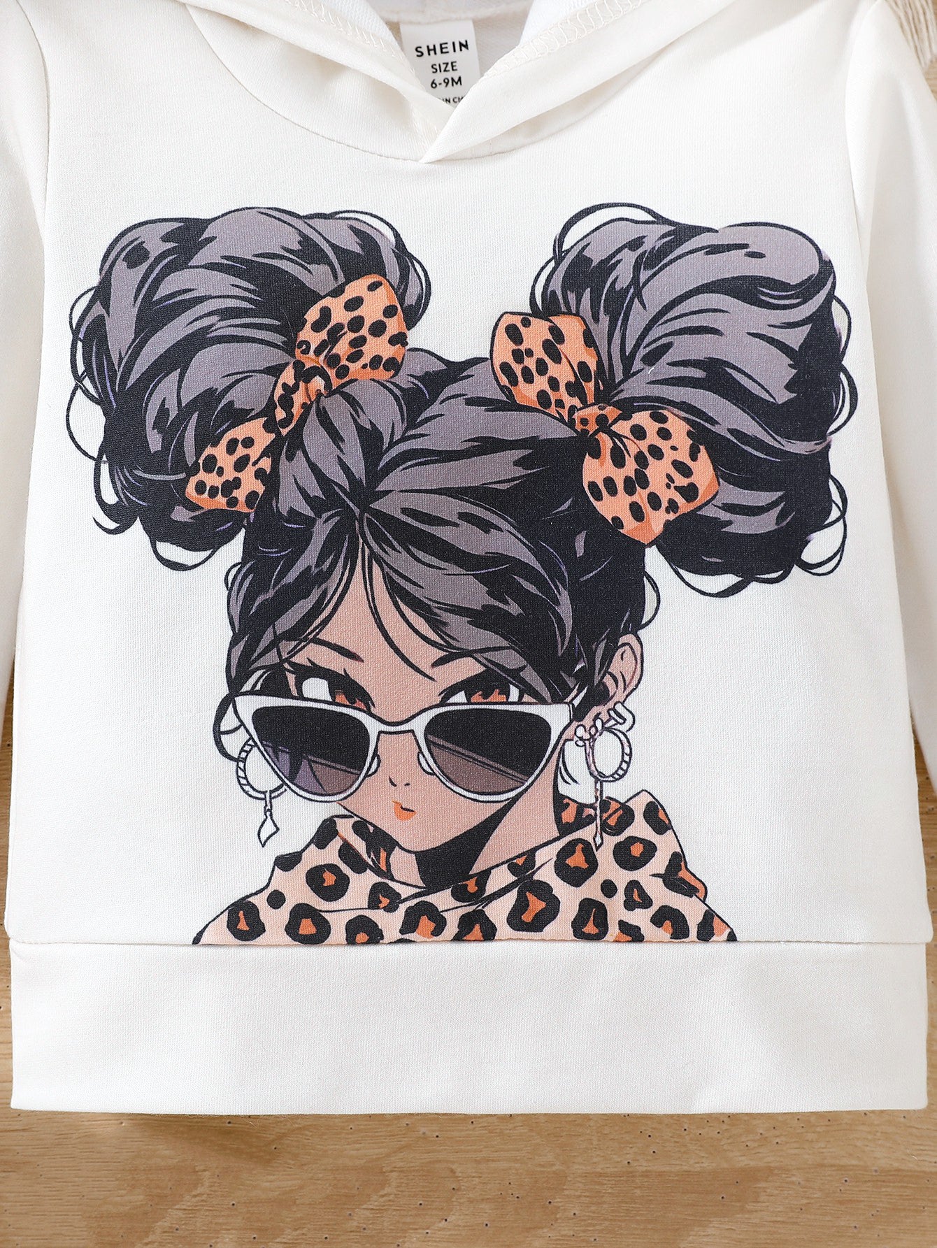 Girls White Graphic Printed Hooded Long Sleeves Pullover Sweatshirt