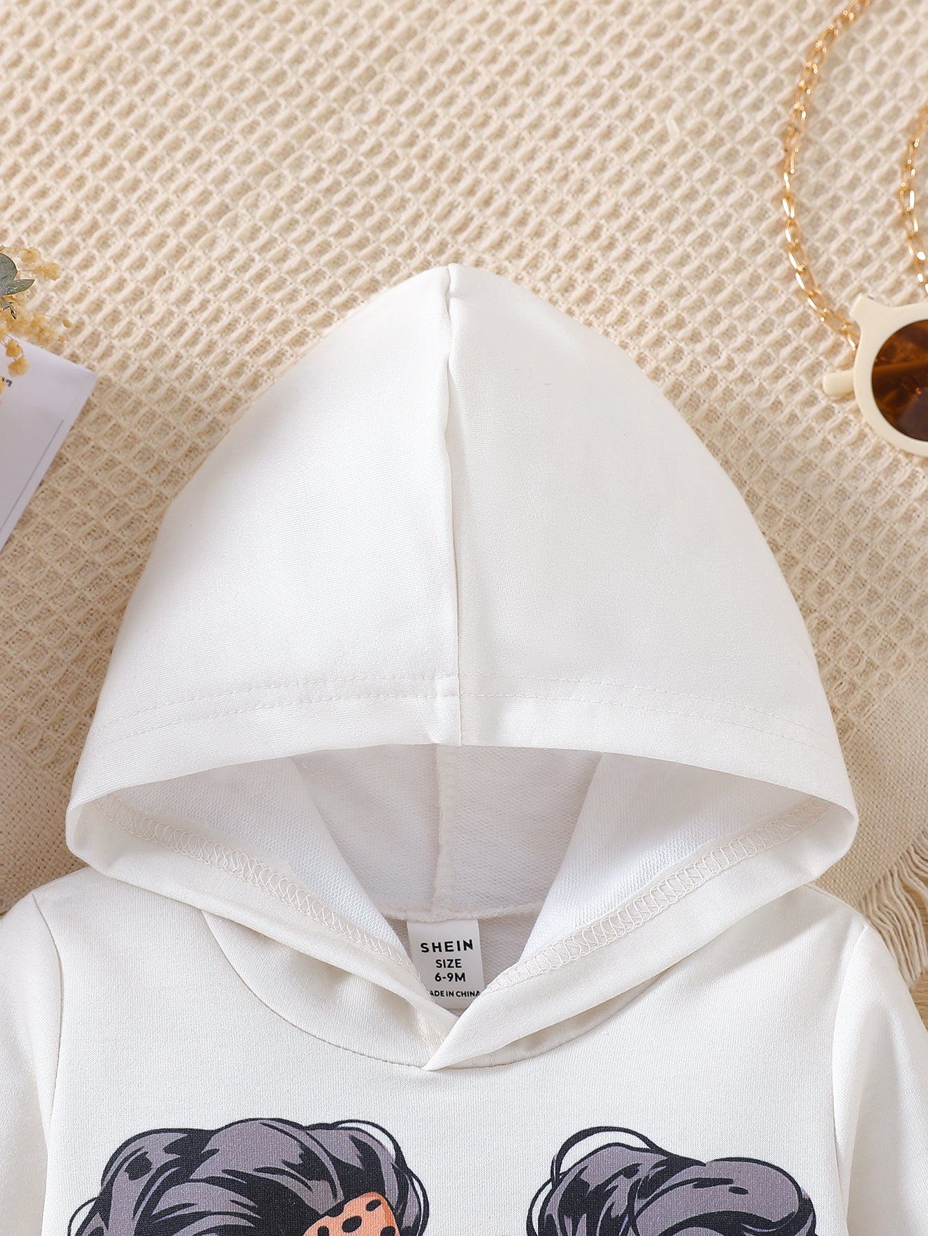 Girls White Graphic Printed Hooded Long Sleeves Pullover Sweatshirt