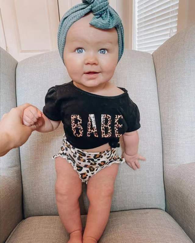 Infants Girls Black Printed T-shirt with Shorts