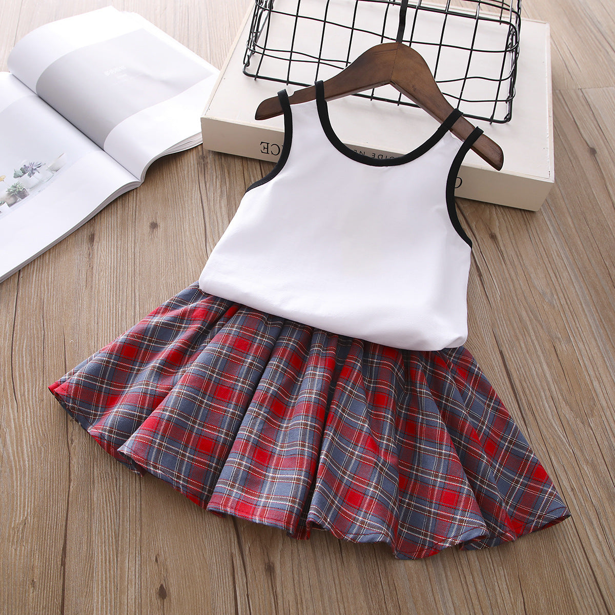 Girls Printed Round Neck T-shirt With Skirt