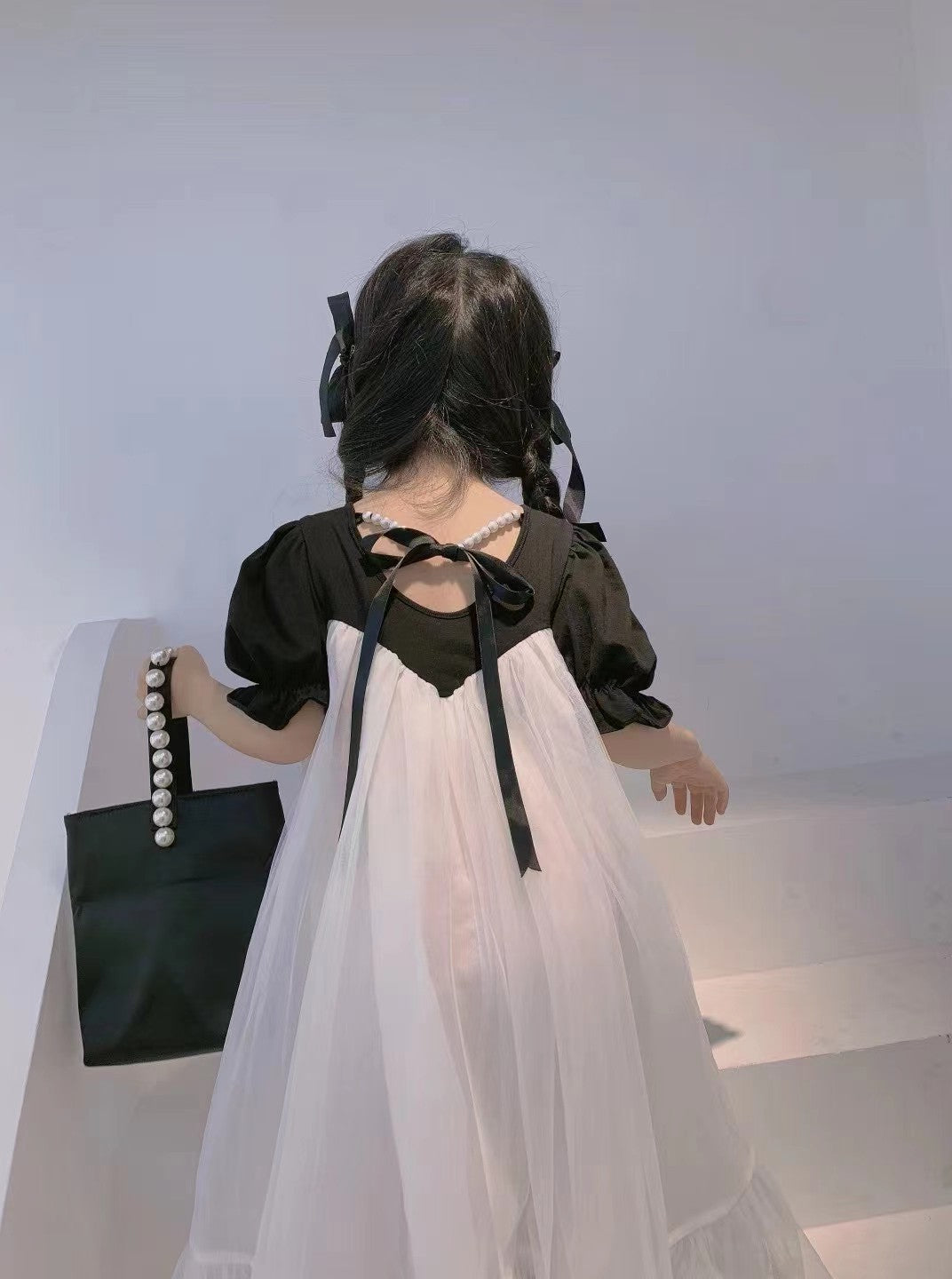 Girls Colourblocked Round Neck Gathered or Pleated Cotton A-Line Dress