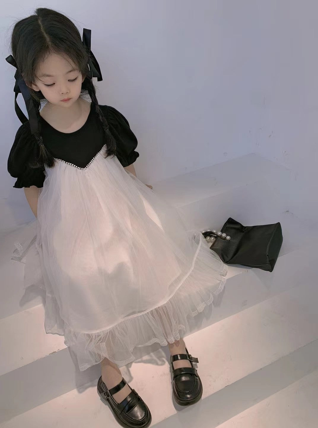 Girls Colourblocked Round Neck Gathered or Pleated Cotton A-Line Dress