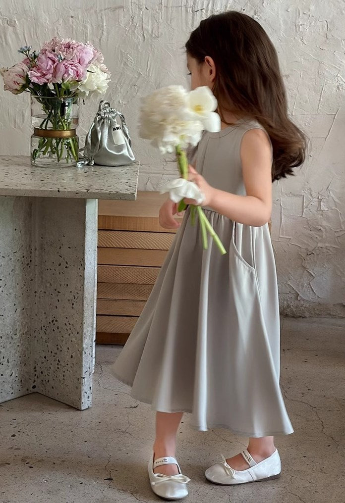 Girls Solid Round Neck Gathered or Pleated Cotton A-Line Dress