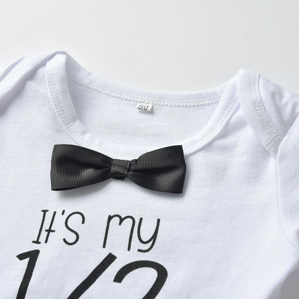 Infants Boys White Typography Printed Bodysuit with Jeans