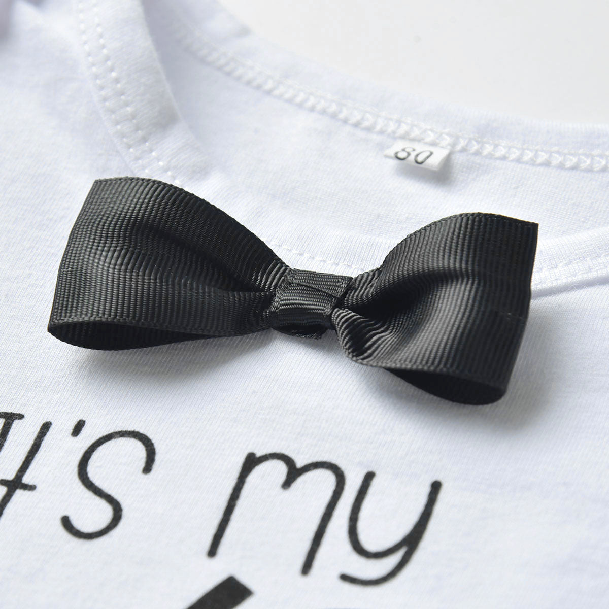 Infants Boys White Typography Printed Bodysuit with Jeans