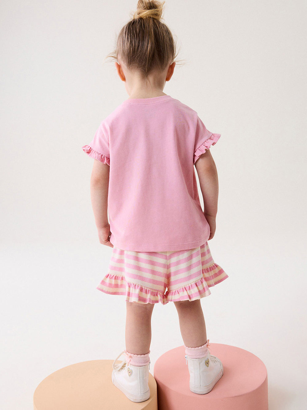Girls Applique Work Round Neck T-Shirt With Shorts