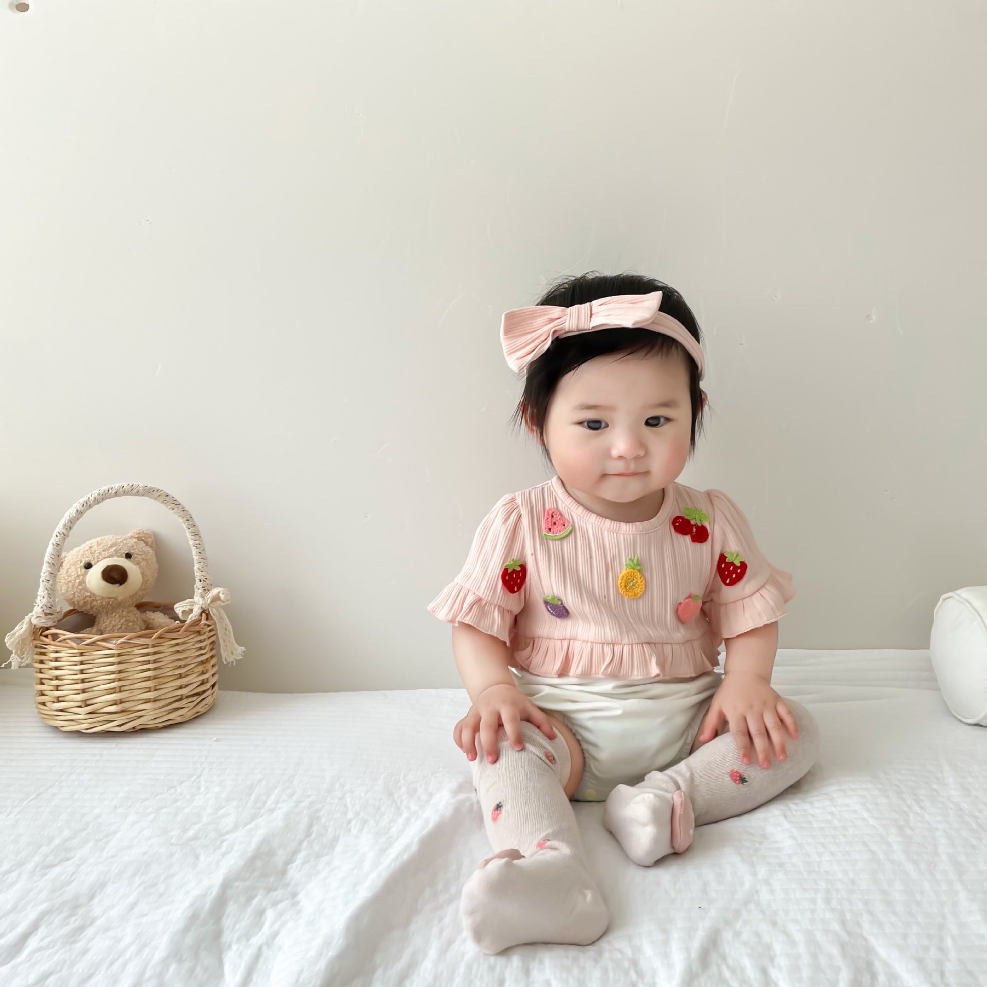 Infants Girls Pink & White Self-Design Cotton Bodysuit
