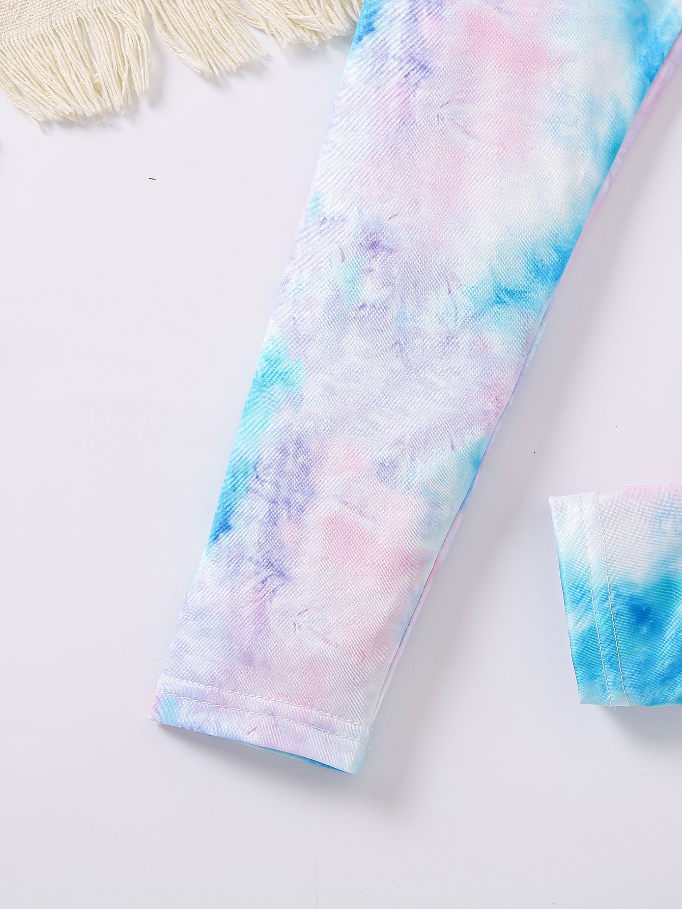 Girls Blue & White Mid-Rise Printed Easy Wash Regular Trousers