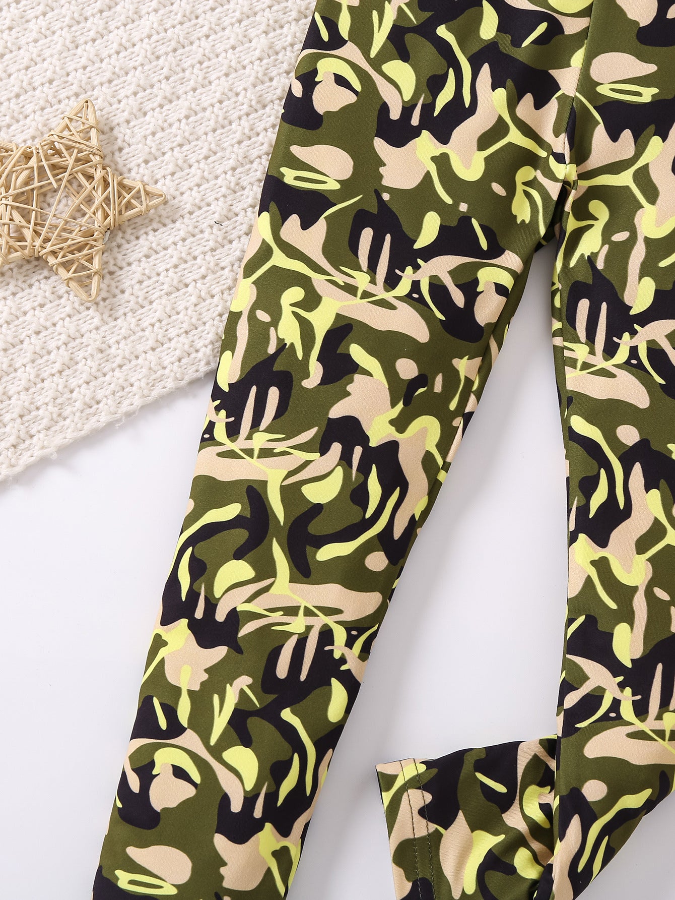 Girls Yellow & Green Mid-Rise Easy Wash Regular Trousers