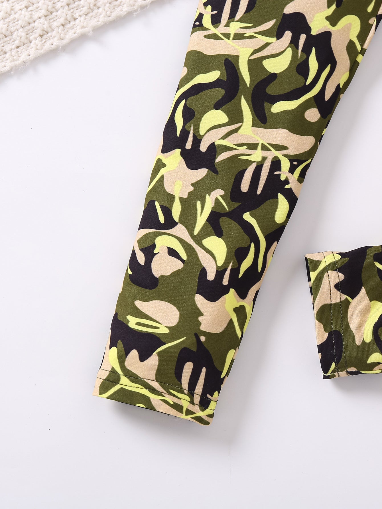 Girls Yellow & Green Mid-Rise Easy Wash Regular Trousers